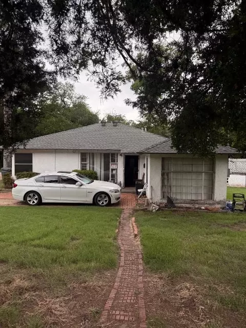 1531 E Lakeview Dr, Dallas, TX 75216