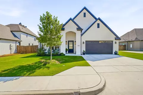 1349 Crown Valley Dr, Weatherford, TX 76087