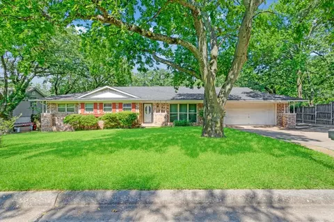 1021 S Fairbanks Ave, Denison, TX 75020