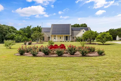 900 Hickey Ct, Granbury, TX 76049