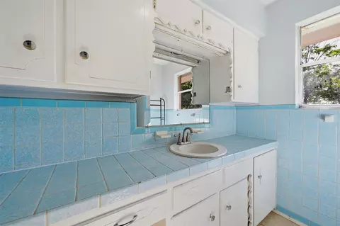 Bath - 901 Maple St, Howe, TX 75459 photo 2 of 3