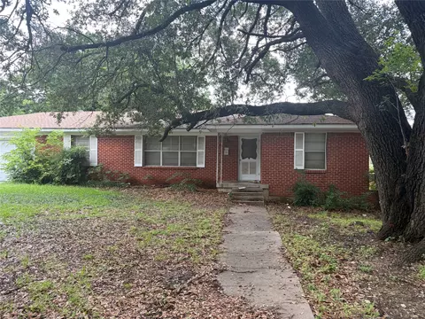 4121 Shannon Dr, Fort Worth, TX 76116