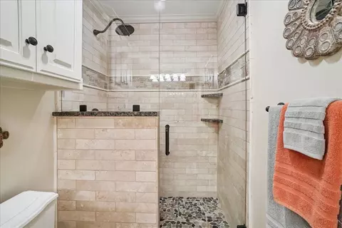 Bath - 604 S Hampton Rd, Oak Leaf, TX 75154 photo 3 of 8