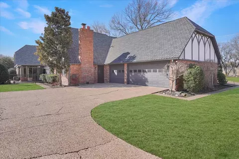 Exterior - 604 S Hampton Rd, Oak Leaf, TX 75154 photo 7 of 7