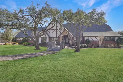 604 S Hampton Rd, Oak Leaf, TX 75154