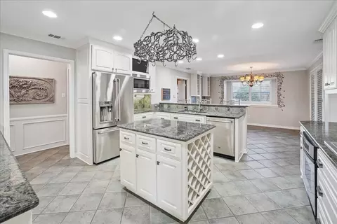 Kitchen - 604 S Hampton Rd, Oak Leaf, TX 75154 photo 4 of 4