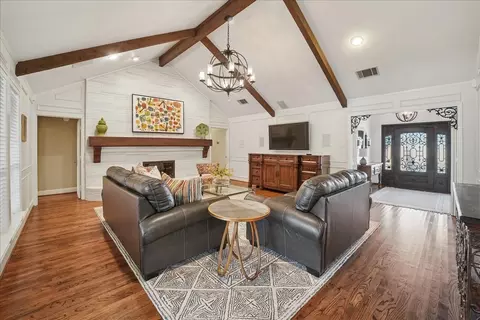 Living - 604 S Hampton Rd, Oak Leaf, TX 75154 photo 2 of 4