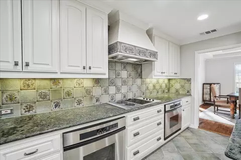 Kitchen - 604 S Hampton Rd, Oak Leaf, TX 75154 photo 3 of 4