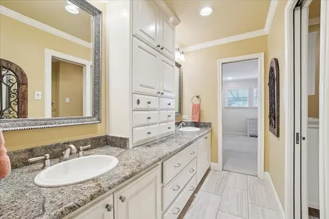 Bath - 604 S Hampton Rd, Oak Leaf, TX 75154 photo 1 of 8