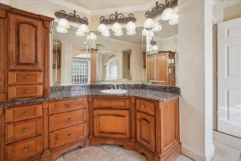 Bath - 604 S Hampton Rd, Oak Leaf, TX 75154 photo 5 of 8
