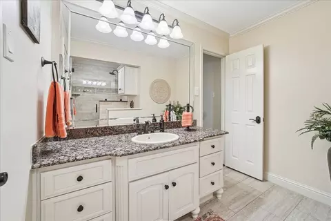 Bath - 604 S Hampton Rd, Oak Leaf, TX 75154 photo 2 of 8