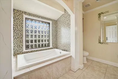 Bath - 604 S Hampton Rd, Oak Leaf, TX 75154 photo 6 of 8