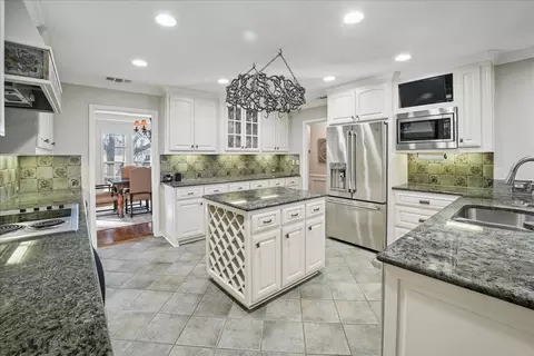 Kitchen - 604 S Hampton Rd, Oak Leaf, TX 75154 photo 2 of 4