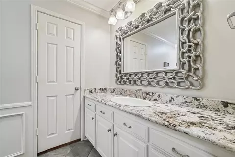 Bath - 604 S Hampton Rd, Oak Leaf, TX 75154 photo 7 of 8