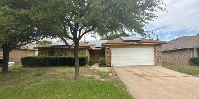 914 Larue Dr, Cedar Hill, TX 75104