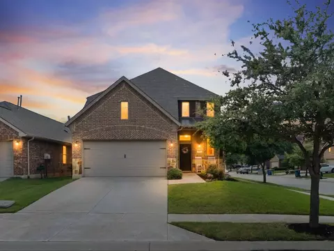 800 Kirby Dr, Lantana, TX 76226