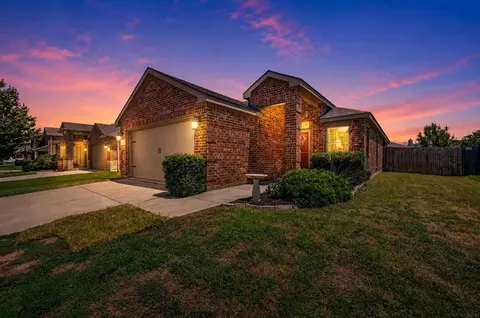 1205 Cheyenne Dr, Aubrey, TX 76227