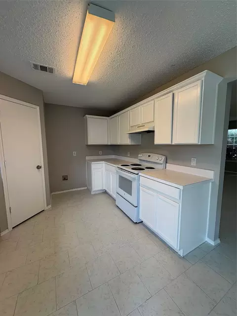 Kitchen - 1817 Berkeley Dr, Glenn Heights, TX 75154 photo 1 of 2