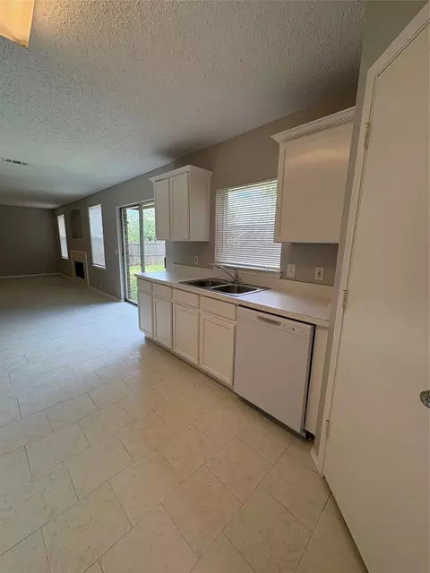 Kitchen - 1817 Berkeley Dr, Glenn Heights, TX 75154 photo 2 of 2