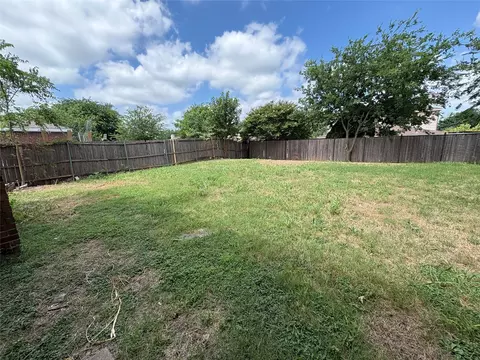 Exterior - 1817 Berkeley Dr, Glenn Heights, TX 75154 photo 3 of 4
