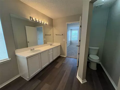 Bath - 1817 Berkeley Dr, Glenn Heights, TX 75154 photo 6 of 6