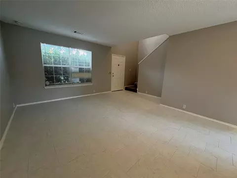 Living - 1817 Berkeley Dr, Glenn Heights, TX 75154 photo 2 of 4