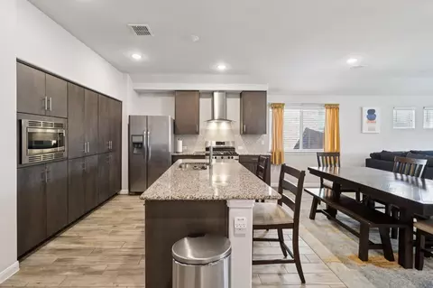 1336 Pleasant Knoll Trl, Aubrey, TX 76227