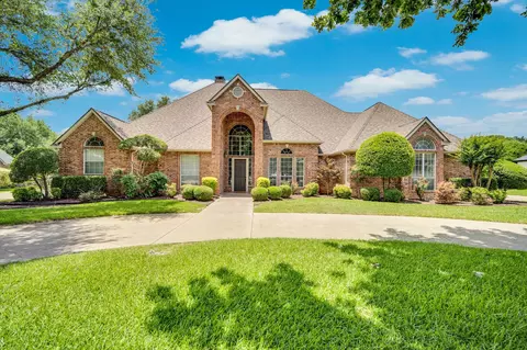 133 Spring Grove Dr, Waxahachie, TX 75165