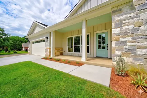298 Autumn Wood Trl, Gun Barrel City, TX 75156