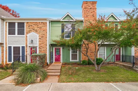 112 Churchill Ln, Euless, TX 76039