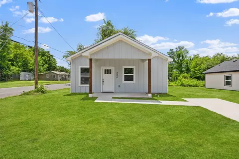 220 Calvert St, Sulphur Springs, TX 75482