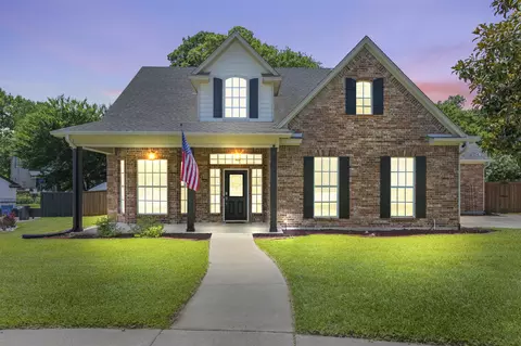 308 Leeward Cir, Azle, TX 76020