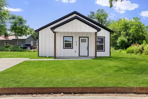 218 Calvert St, Sulphur Springs, TX 75482