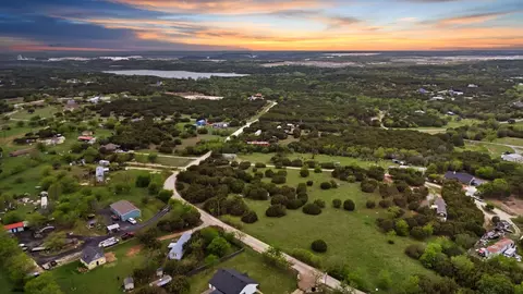 9112 Valley View Ct, Cleburne, TX 76033