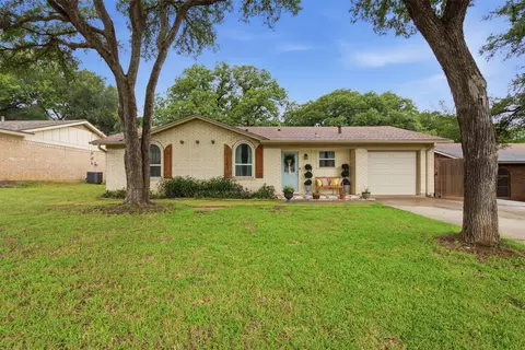 7121 Crabtree Ln, North Richland Hills, TX 76182