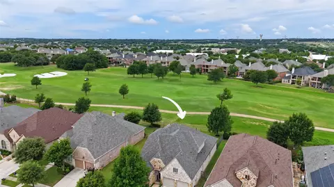 8900 Bluestem Dr, Lantana, TX 76226