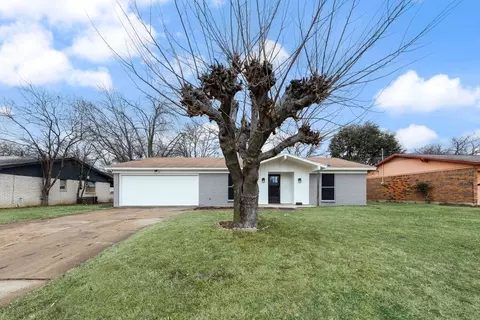 5645 Comer Dr, Fort Worth, TX 76134
