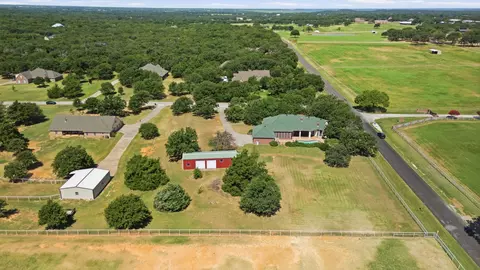 9439 Saint Johns Ct, Pilot Point, TX 76258