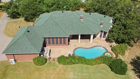9439 Saint Johns Ct, Pilot Point, TX 76258