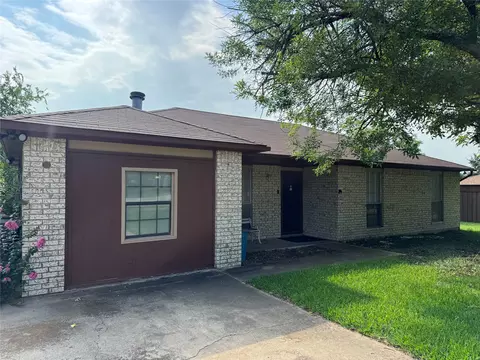 416 Butterfly Ln, Red Oak, TX 75154