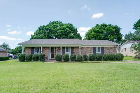 615 Oxford Dr, Sherman, TX 75092