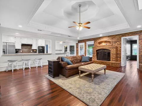 7304 Shady Hollow Ln, North Richland Hills, TX 76182
