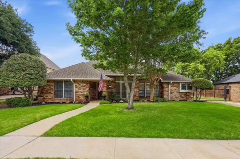 1900 Glenbrook Ct, Bedford, TX 76021