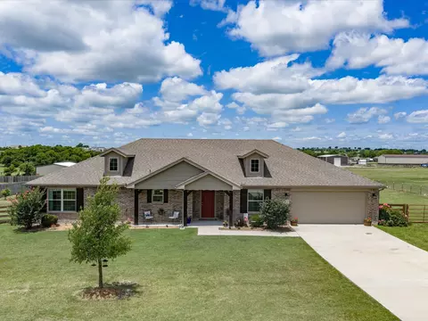 222 Hillcrest Ln, Decatur, TX 76234