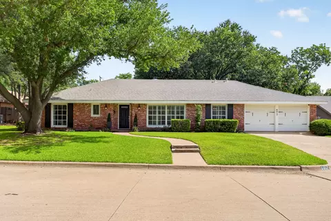 6017 Wonder Dr, Fort Worth, TX 76133