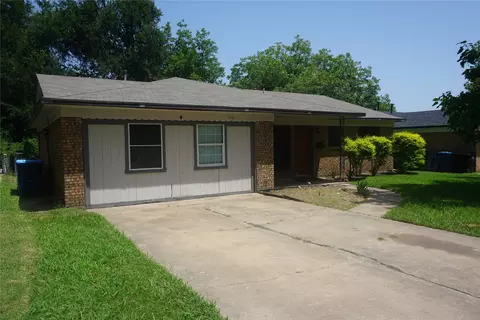 112 S Lynn Ave, Denison, TX 75020