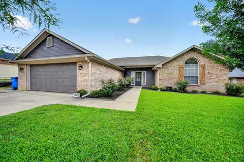 1665 Nottingham Dr, Kaufman, TX 75142