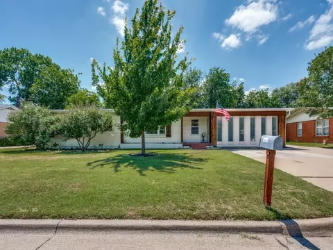 1218 Warden St, Benbrook, TX 76126