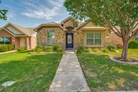 8835 Tucker St, Cross Roads, TX 76227