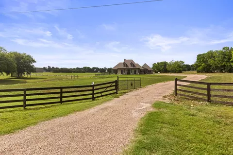723 W Lee Ave, Whitney, TX 76692